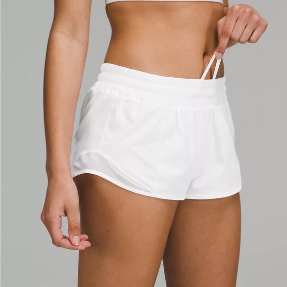 lululemon athletica Pants - Lululemon White Hotty Hot Low-Rise Lined Short 2.5"